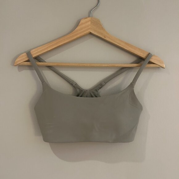 Lululemon Wunder Train Strappy Bra - Picture 2 of 3
